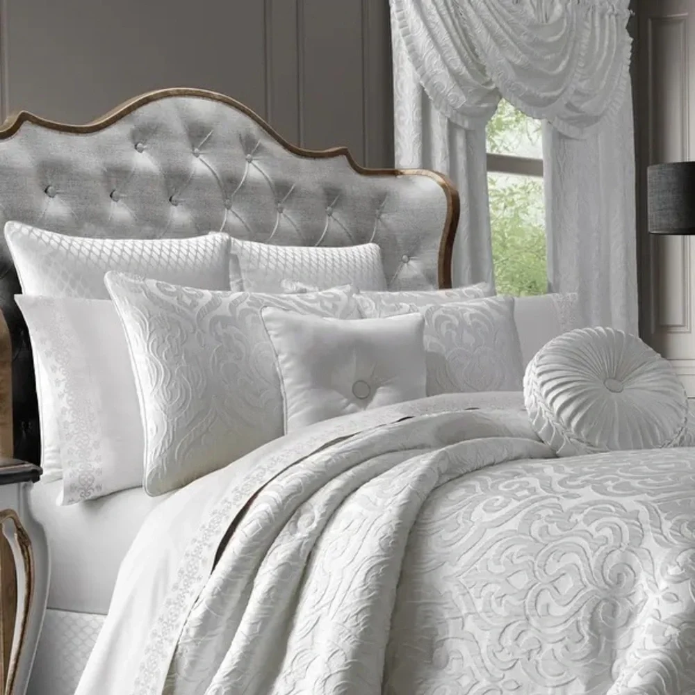 J. Queen New York Astoria White Comforter Set - King NEW